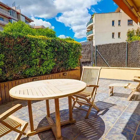 Megan By Hello Homes *