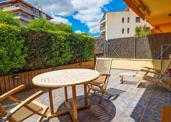 Megan By Hello Homes *